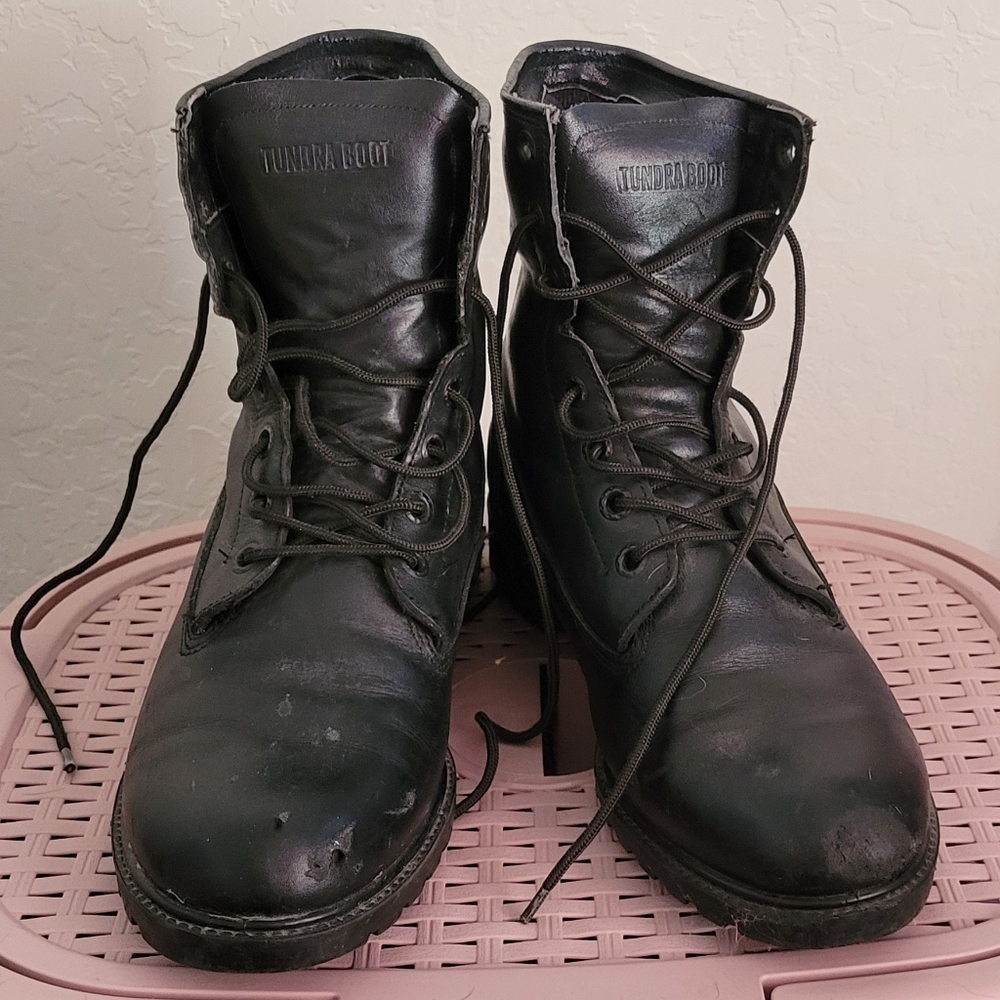 Unisex Distressed Leather Tundra Boots